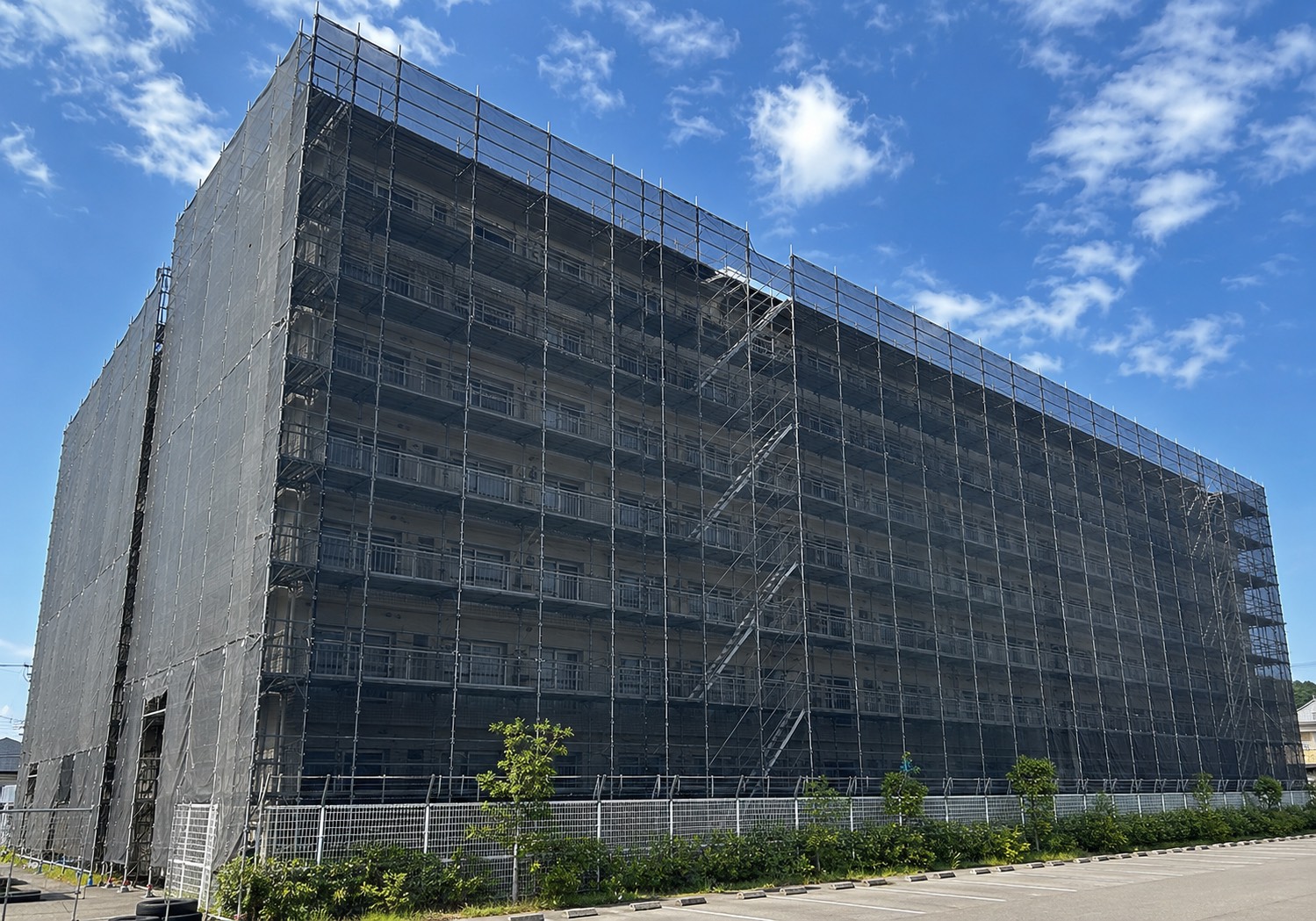 三重県 亀山市 鳶工事 足場工事 改修足場 解体養生足場 吊り足場 新築足場 プラント足場 仮囲い工事 四日市市 鈴鹿市 桑名市 津市